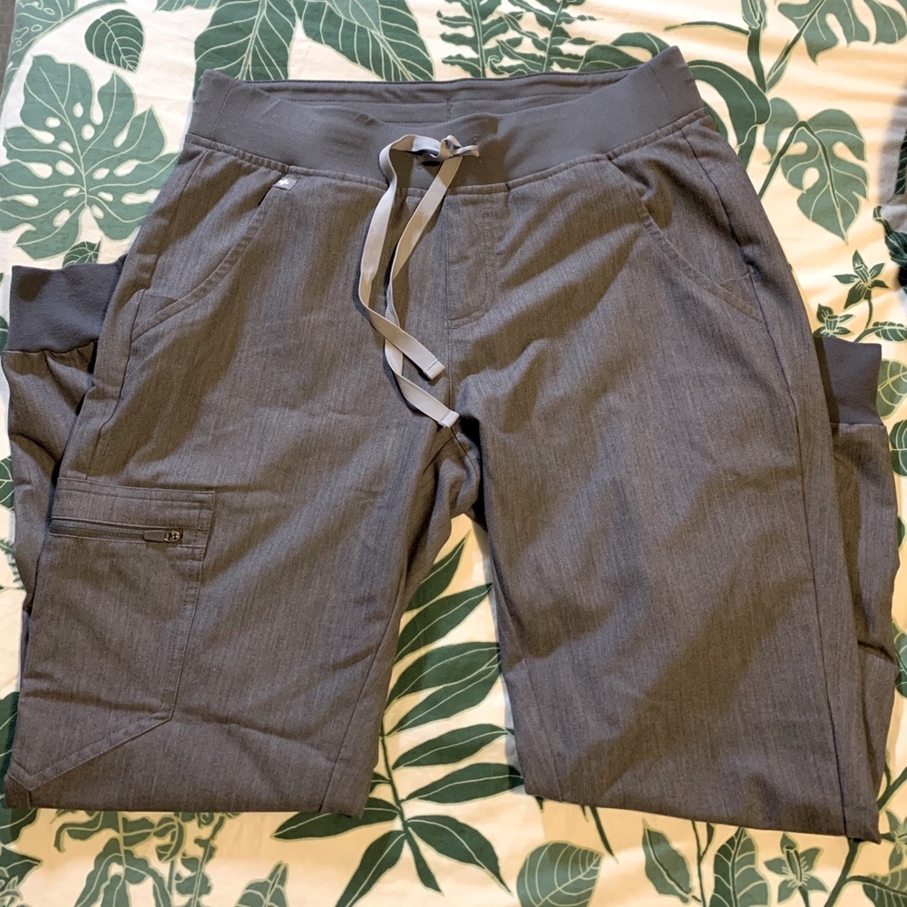 Grey Figs Petite Scrub Joggers!